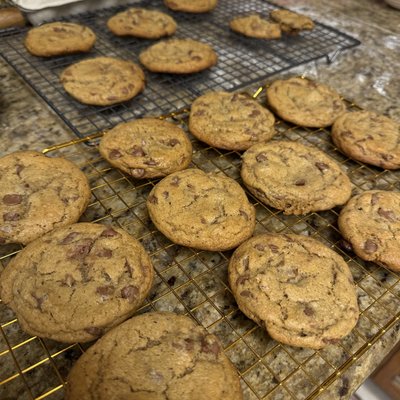 (1/2 DOZEN) Browned Butter Sourdough Chocolate Chip Cookies