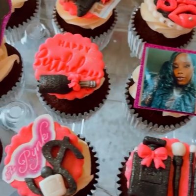 CUSTOM CUPCAKES