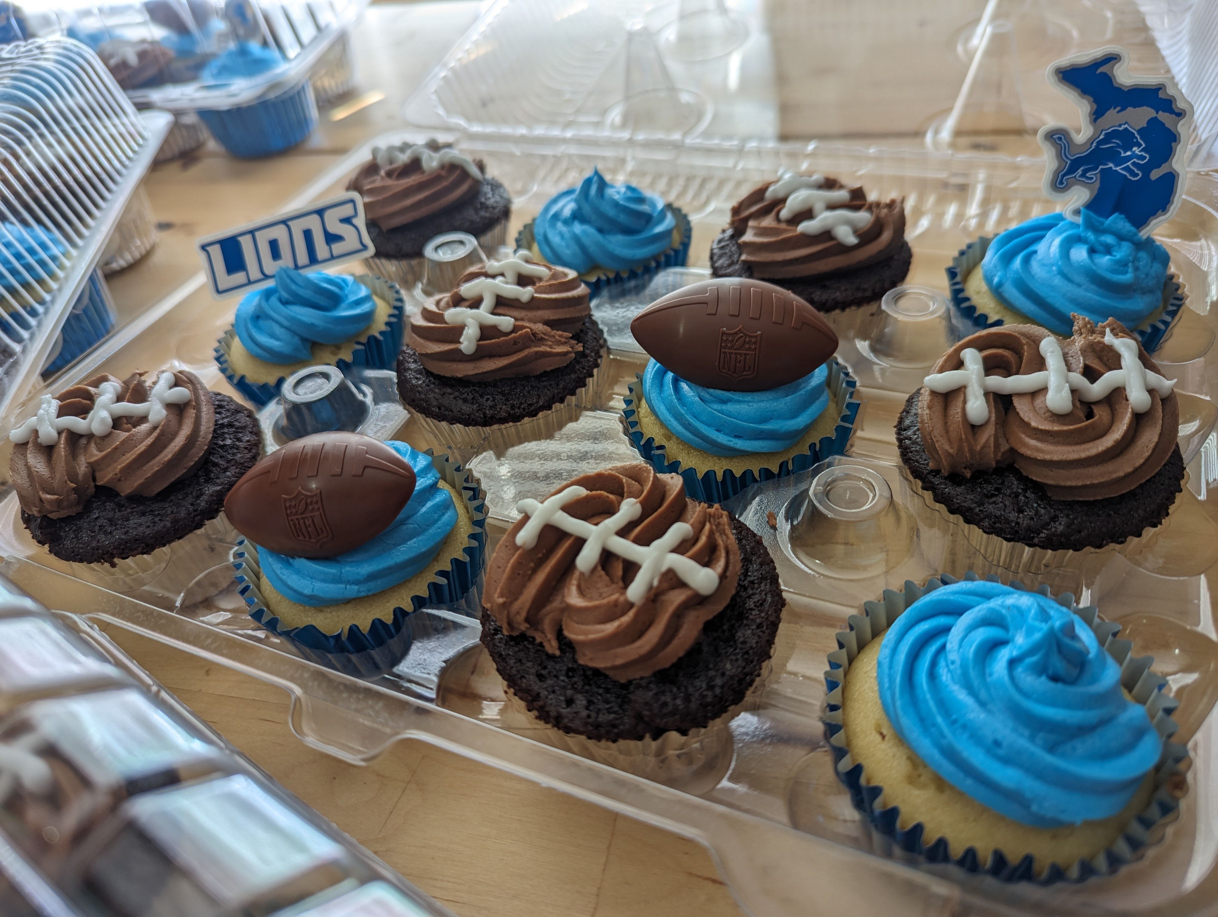 Vanilla/Chocolate Variety Cupcake 12 Count