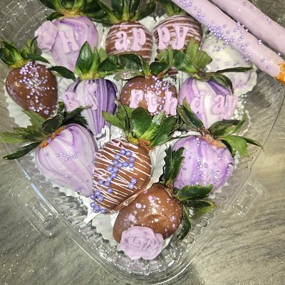 Dozen Dipped Strawberries In Heart Shaped Box