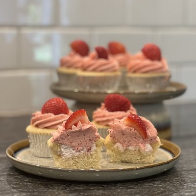 Strawberries & Cream Cupcake (Minimum Order of 6)