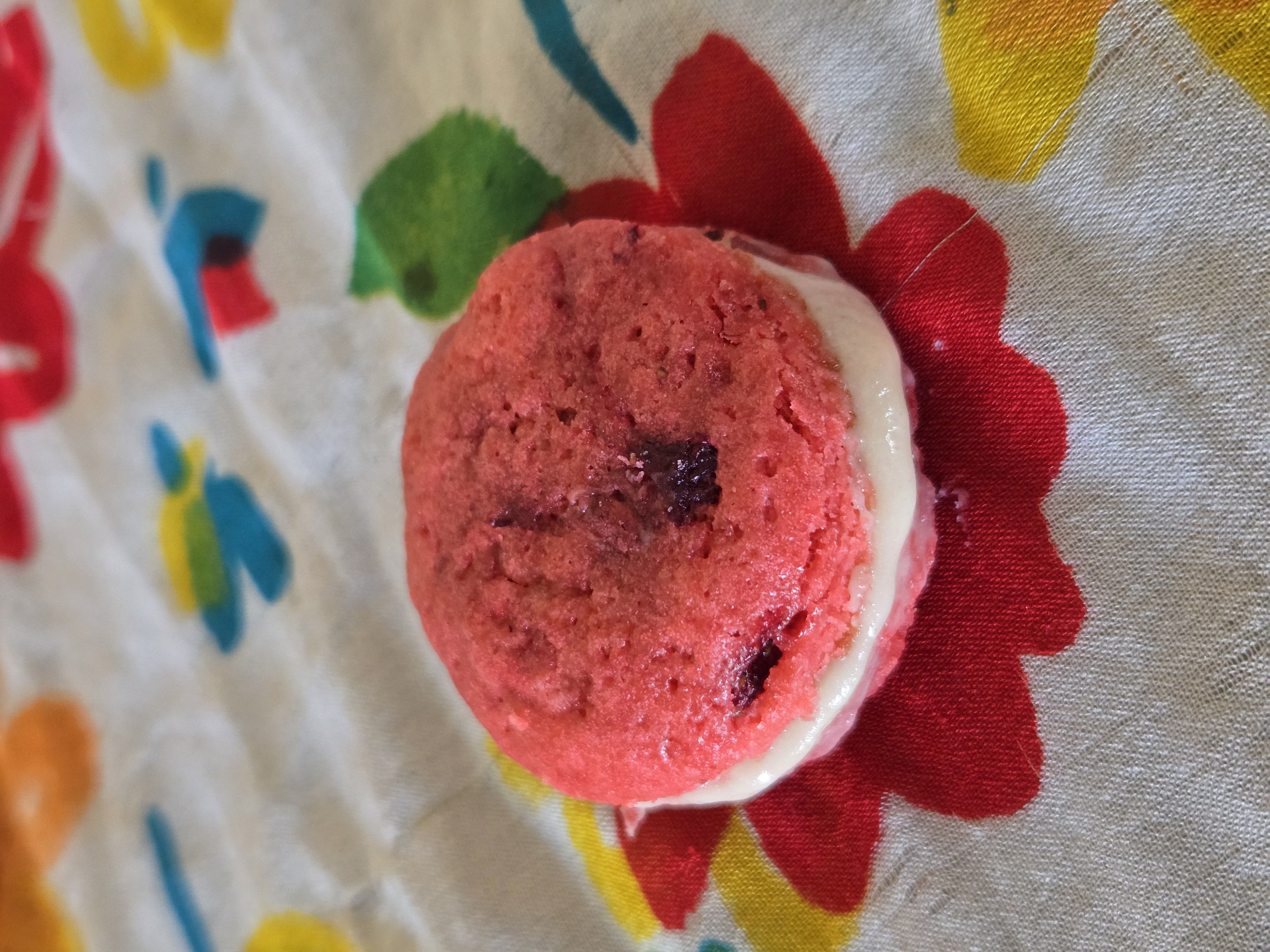 STRAWBERRIES -N-CREME COOKIES