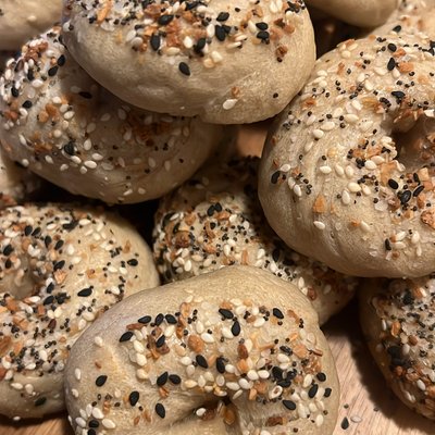 Everything Bagel Bites (Only 100 Calories Each) 