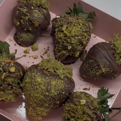 Dubai Strawberries 🍓🍫