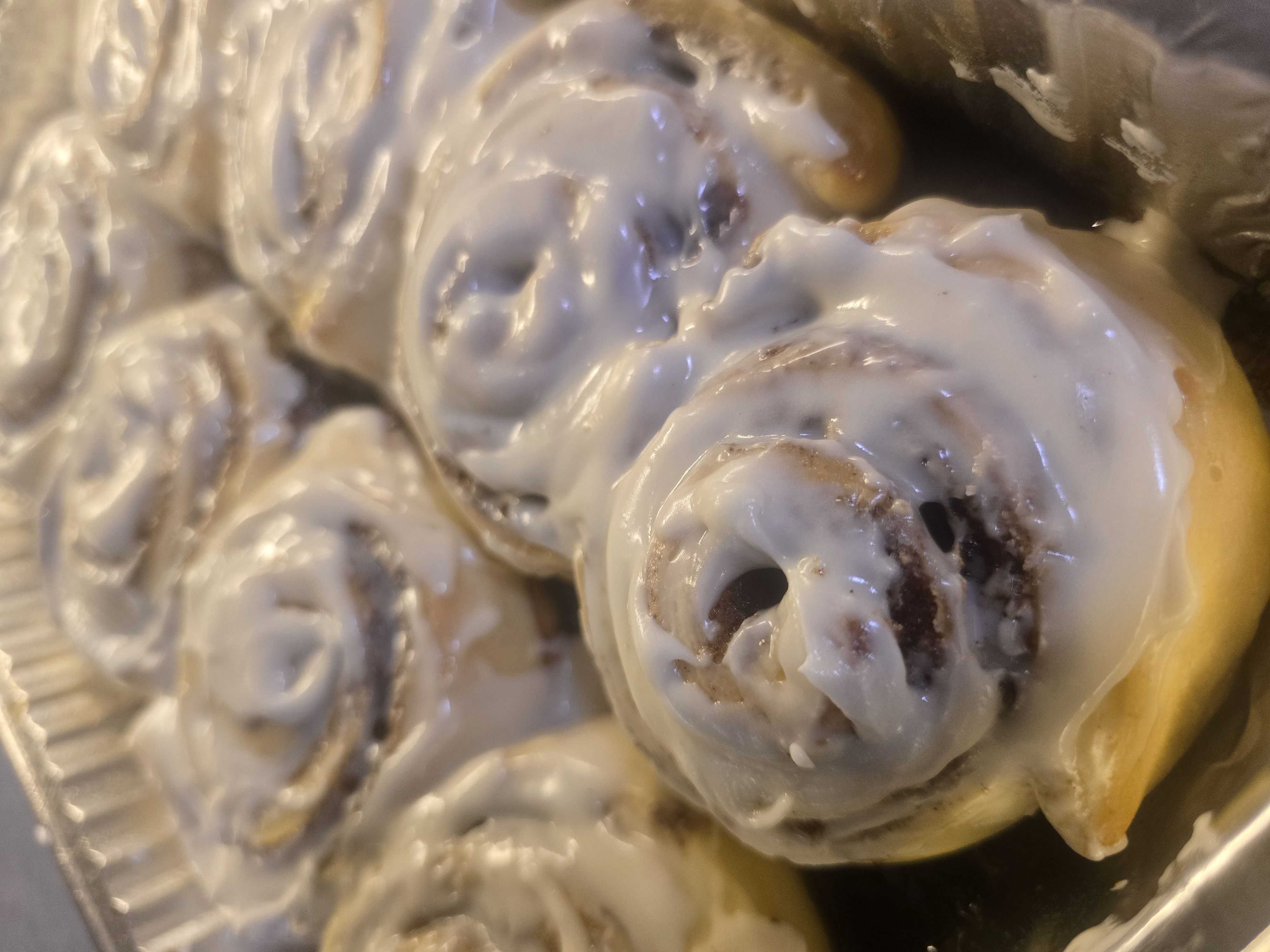 Iced Cinnamon Rolls Tray (8)