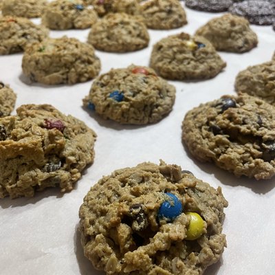 Monster cookies