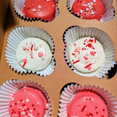(12) Chocolate Dipped Oreos 