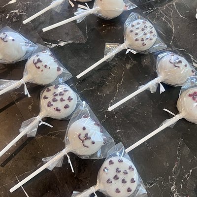 Customizable Cake Pops