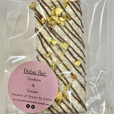 Dubai Cookies & Cream Chocolate Bar 