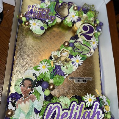 Jumbo Cupcake Cake (36-40ct)