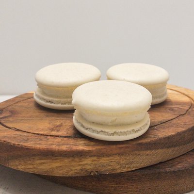 Vanilla Macarons with Swiss Vanilla Buttercream ( 30 pcs. )