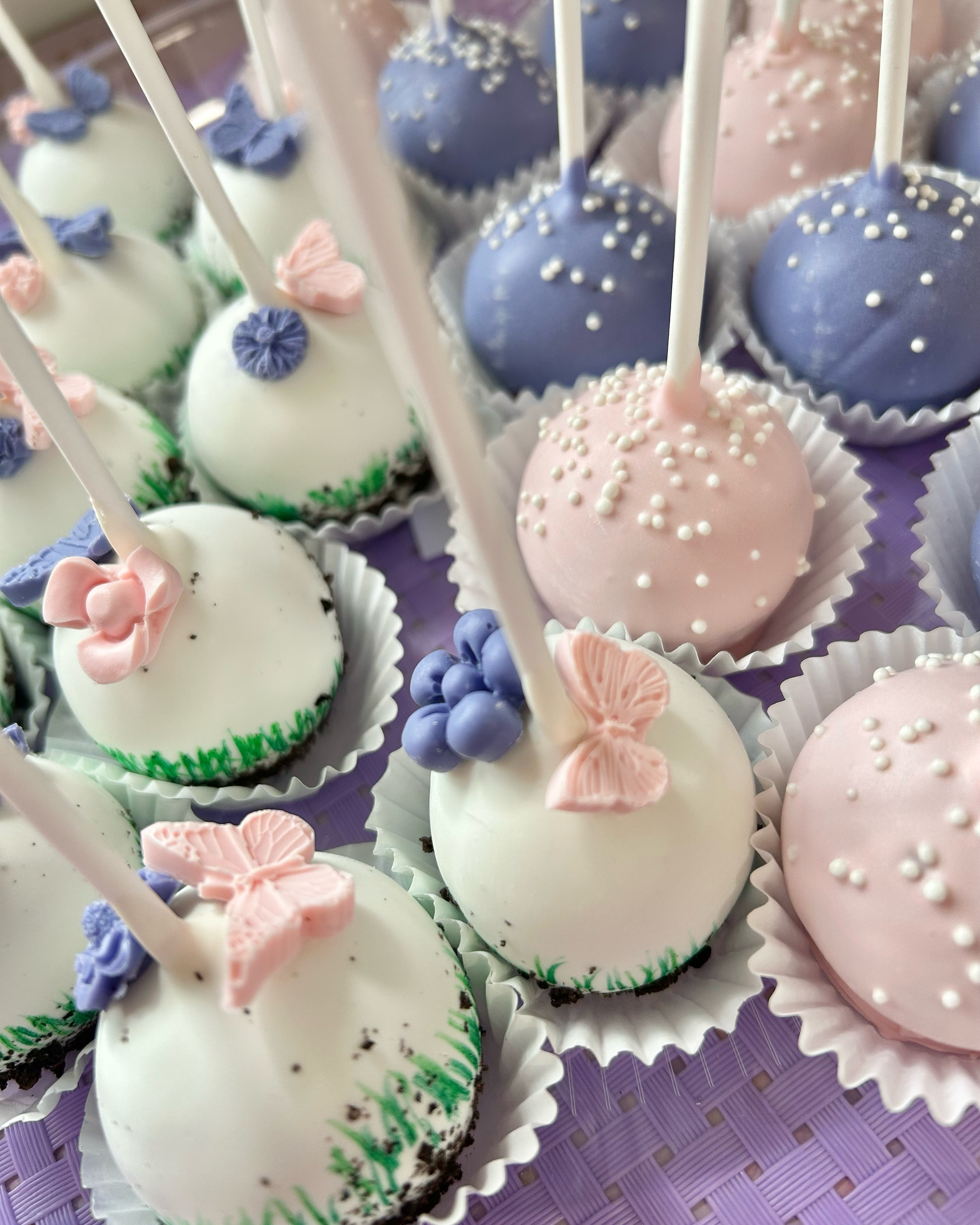 Custom Cake Pops