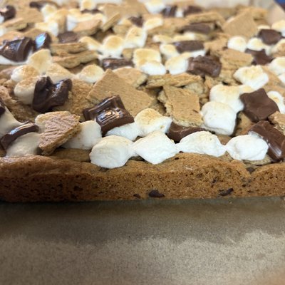 S’mores Cookie Bars