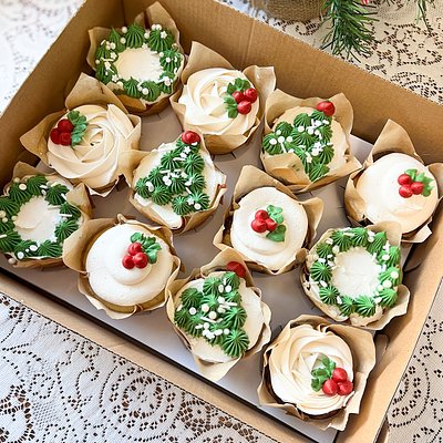  Custom Cupcakes ( 1 dozen) 