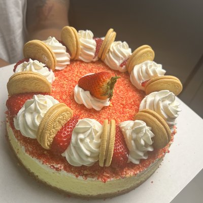 Strawberry Crunch Cheesecake 