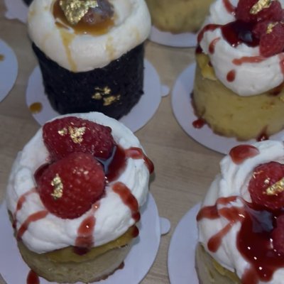 50 Mini cakes (Customized) 