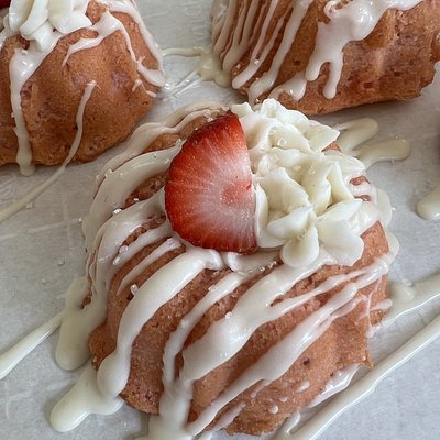Strawberry And Cream Mini Bundt 🍓 