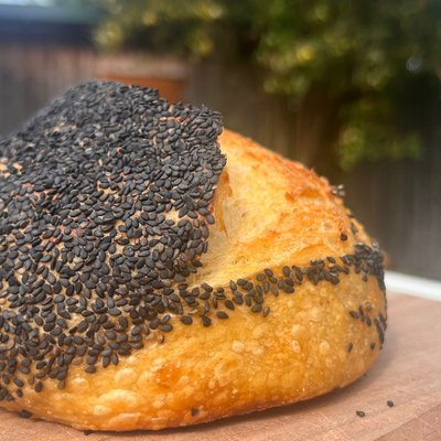 Golden Semolina Sourdough with Black Sesame 880g