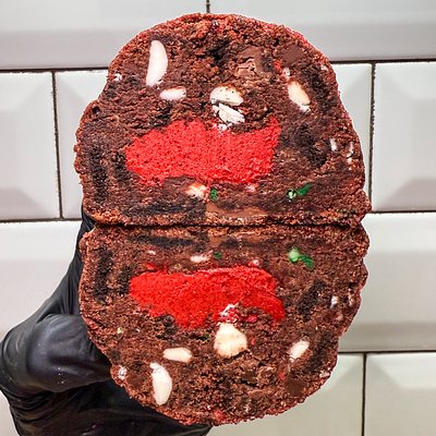 Mini: Samantha’s Red Velvet Ganache Brownie ❤️🎄