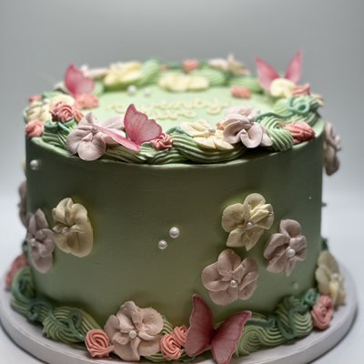 Custom Cakes 8”