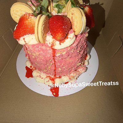 6’’ 2 Layer Crunch Cake 