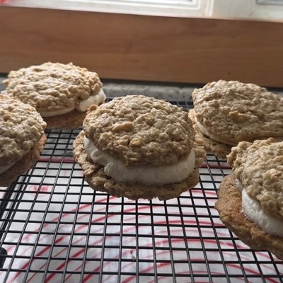 Oatmeal Crème Pies 