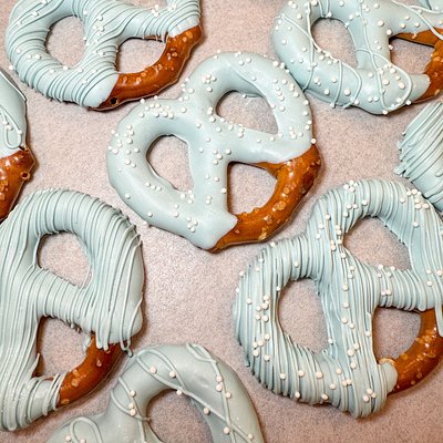 Dipped Pretzel Twists (12)