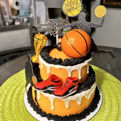 2 Tier Cake ~ 6” & 4” cakes