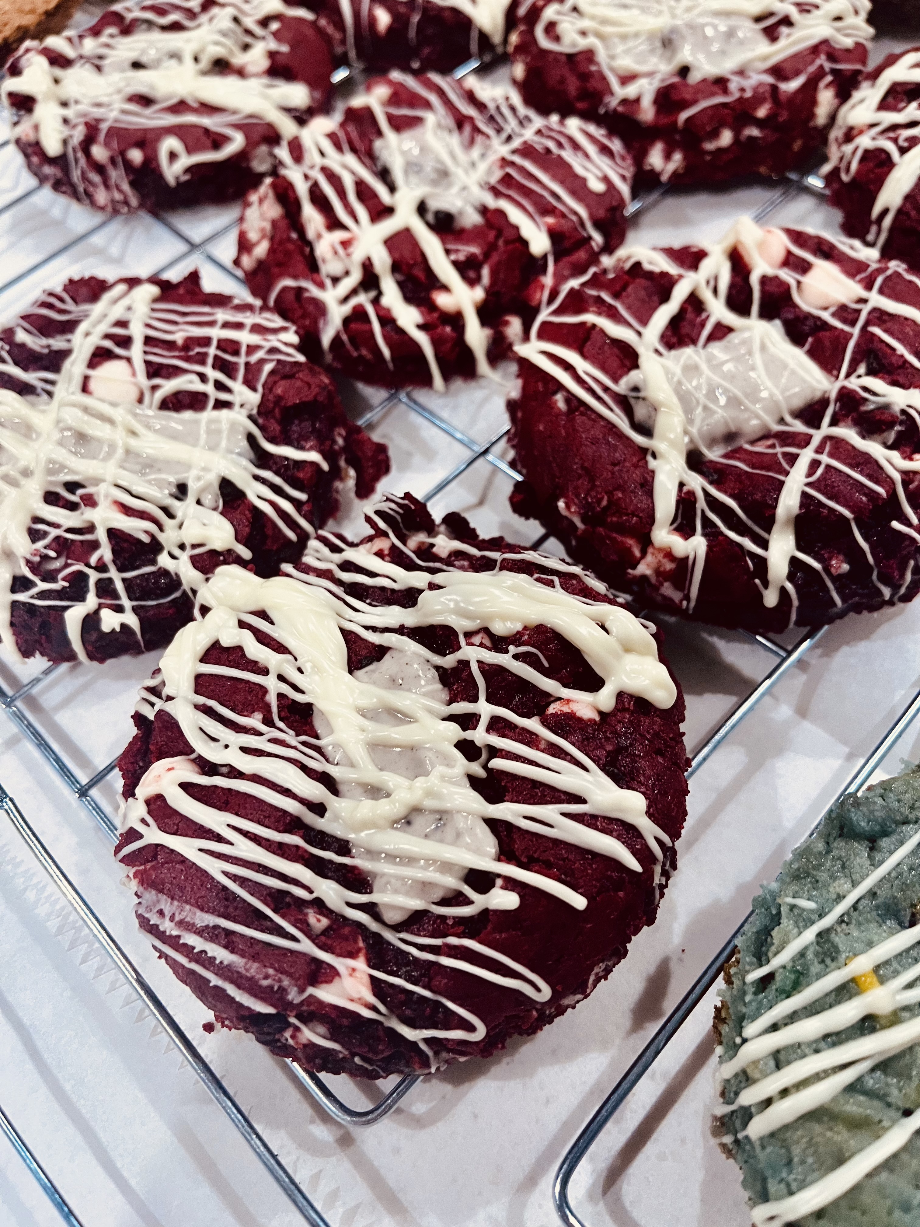 Red Velvet Cookies & Cream Cookie