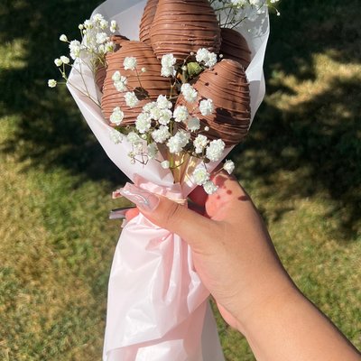 Strawberry Bouquet *6 Count*