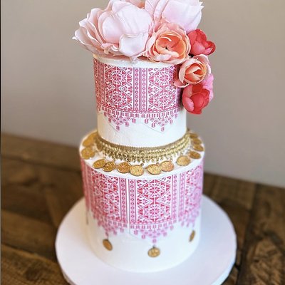 6” / 4” Custom Tiered Cake (Serves 25) 