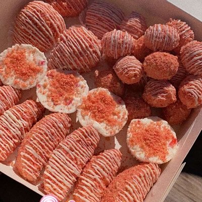 Strawberry Crunch Cravings Box