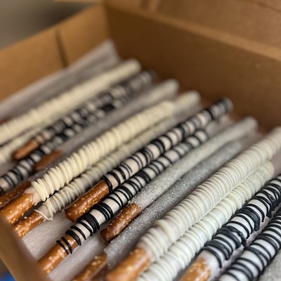 Chocolate Dipped Pretzels (Seasonal And Custom Designs)