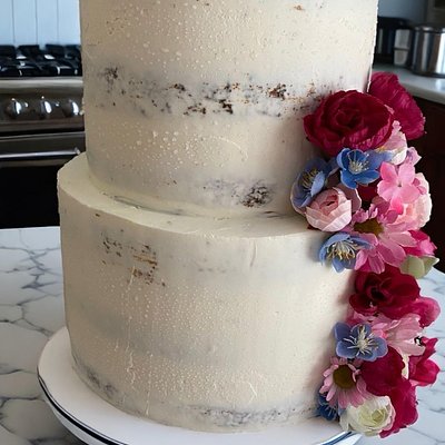 Deluxe Custom Cakes