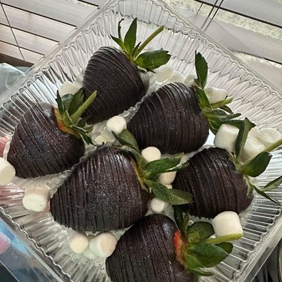 Classic Strawberries (Half Dozen)
