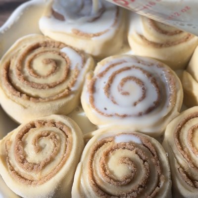 Sourdough Cinnamon Rolls / 8