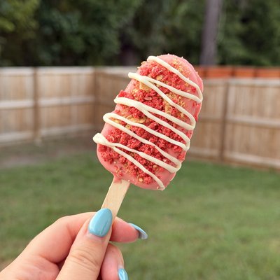 Strawberry Cheesecake Cake Pop