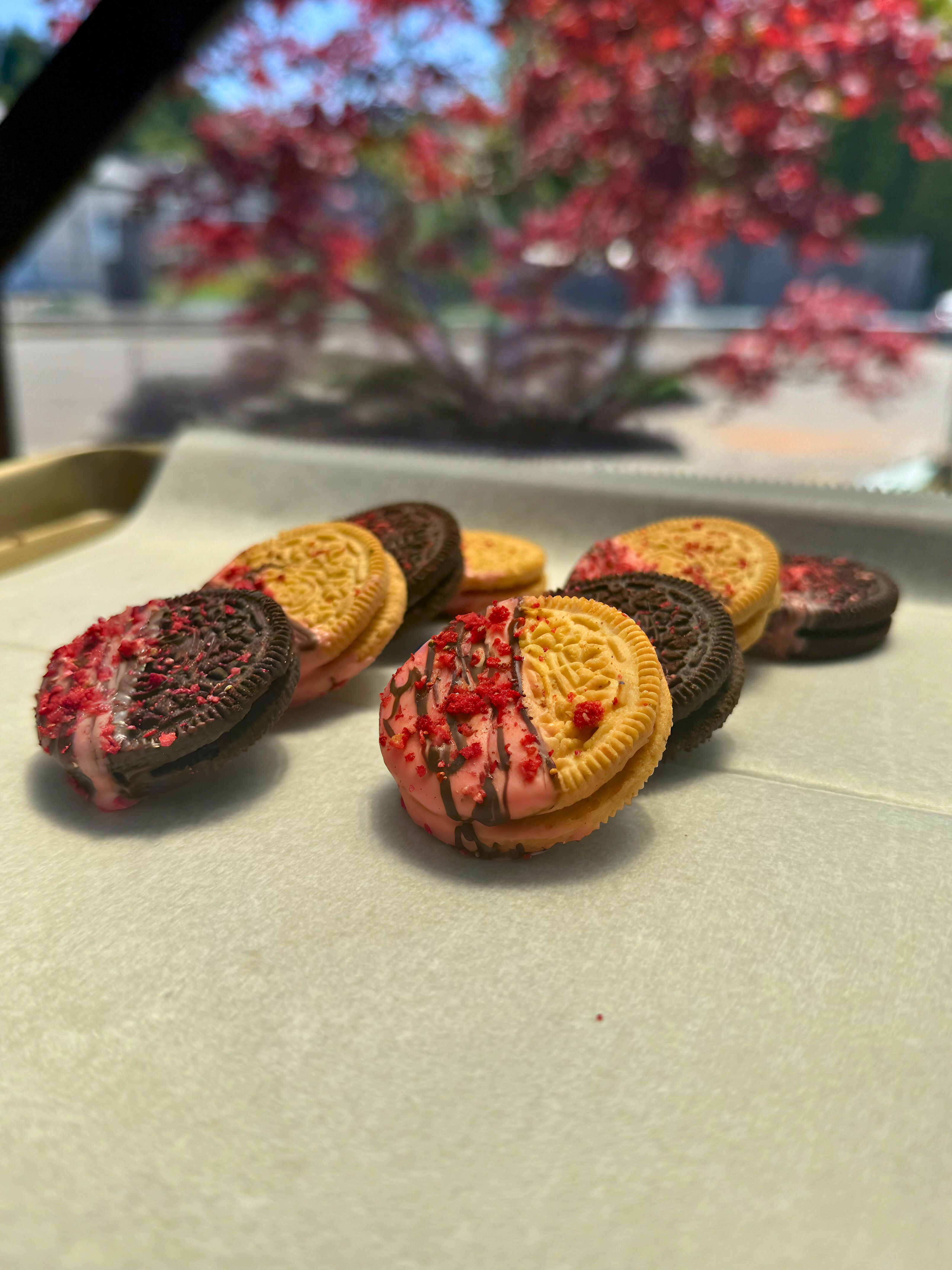 Strawberry Cream & Chocolate - Dipped Oreos 
