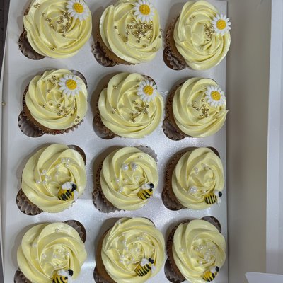 Themed/Decorated Set (Dozen & Half Dozen)