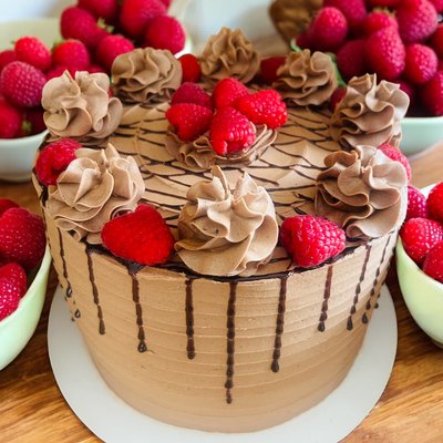 8 Inch Cakes 