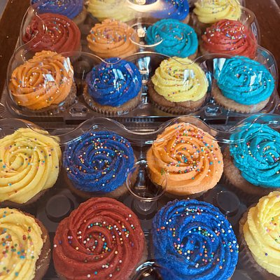 Cupcakes with Buttercream Icing (12)