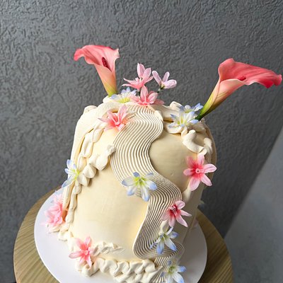9” Custom Round Cake