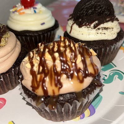 Snickers Cupcake
