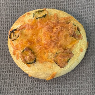 Sourdough Bagel Jalapeño Cheddar (8 Count)