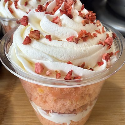 Strawberry Crunch Cake Cup 