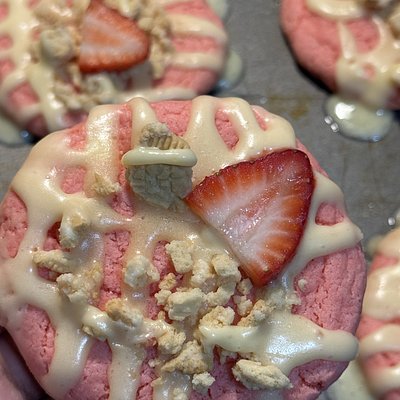 strawberry crunch cookies