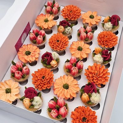 24 Mini Fall/Thanksgiving Themed Cupcakes