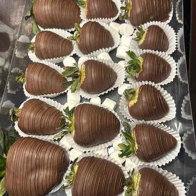 2 Dozen (24) CLASSIC Chocolate Covered Strawberries 