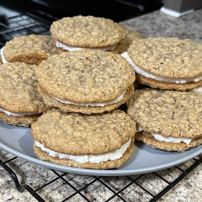 Oatmeal Creme Pies (4-pack)