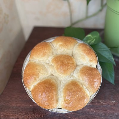 Garlic Dinner Rolls 